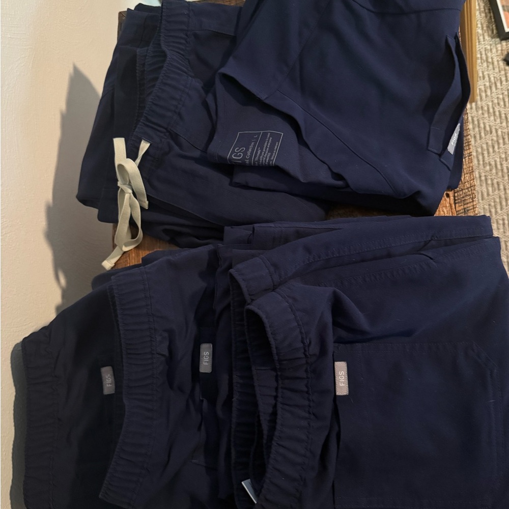 Figs Men’s Scrubs, Navy (multiple pairs)